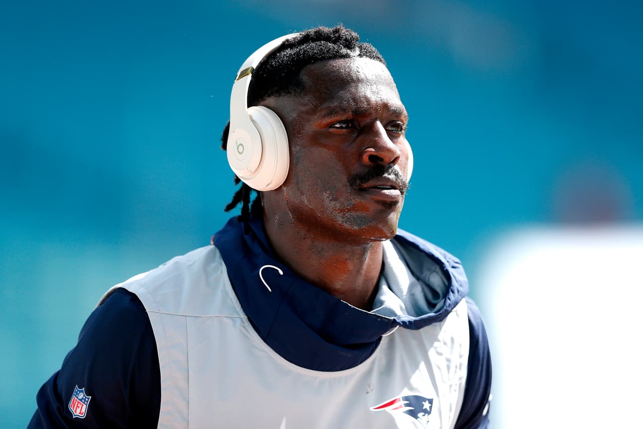 Antonio Brown regresará a la escuela