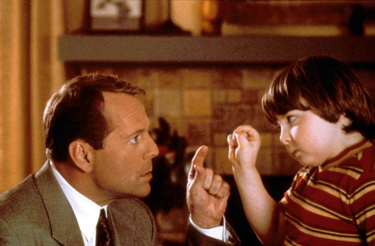 Bruce Willis y Spencer Breslin en ‘The Kid’ (2000).