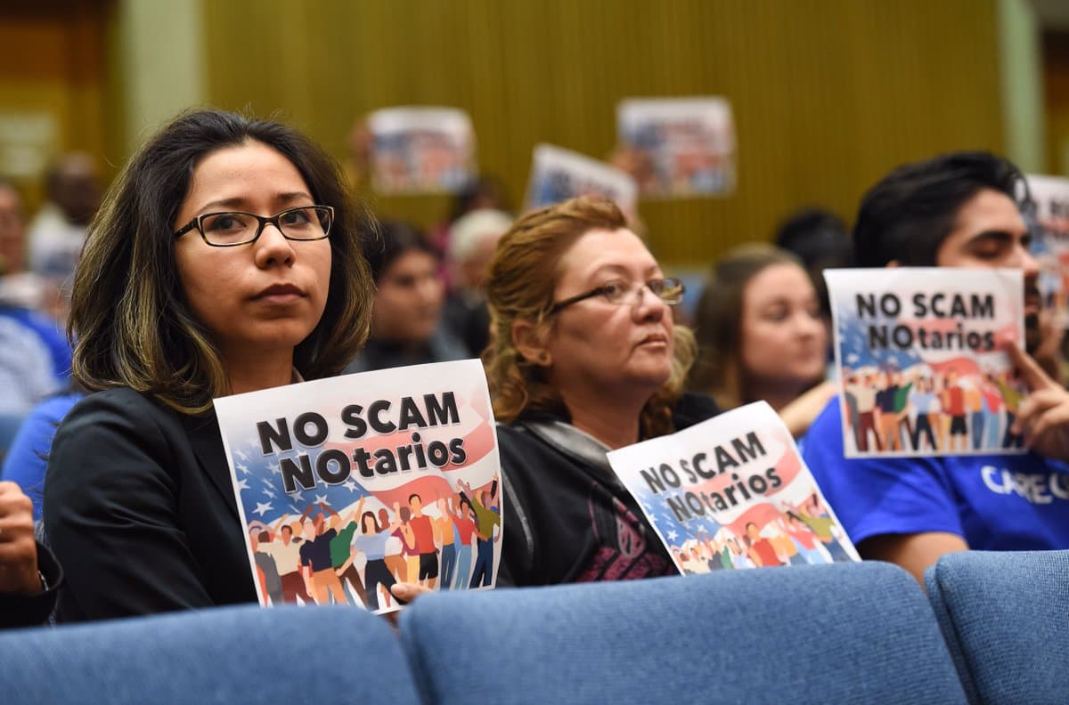 Acusan a una abogada de estafar por más de 100,000 dólares a inmigrantes con sus casos de ciudadanía