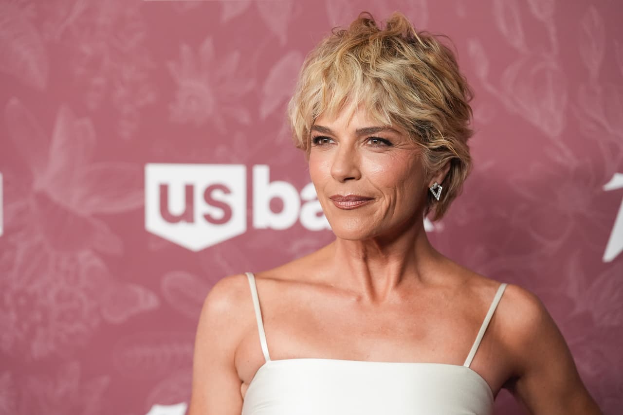 Selma Blair es detenida por presuntamente agredir físicamente y herir a dos auxiliares en un vuelo de Los Ángeles