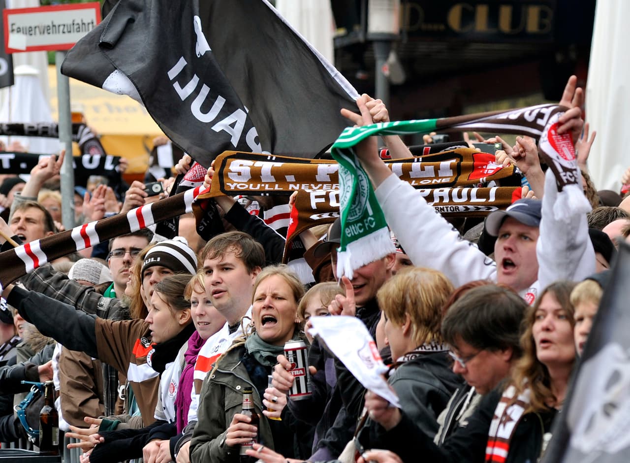 Quizá la afición más noble y linda del mundo, siempre dispuesta a ayudar y sumarse a las causas de las minorías. Así es la afición del ST. Pauli de la segunda división de Alemania.