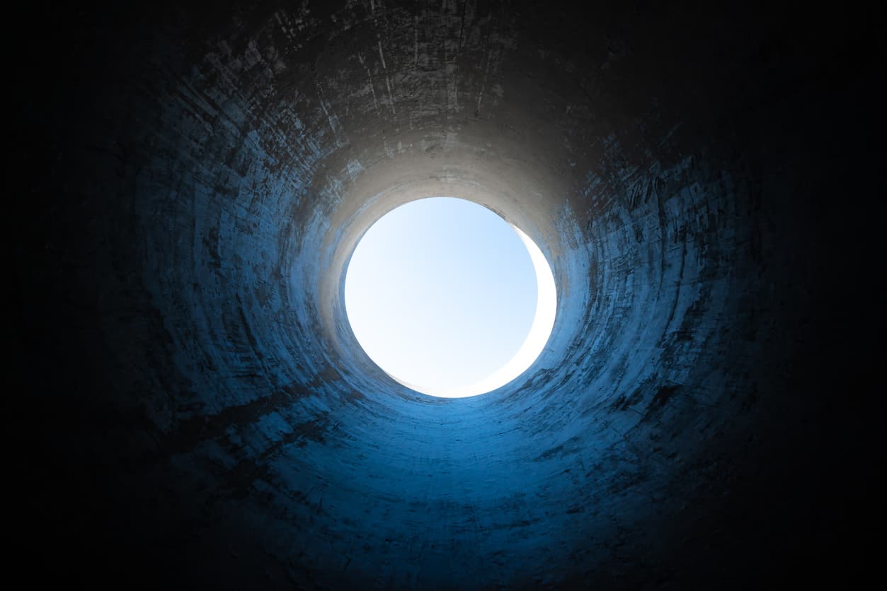 Un niño cae a un pozo clandestino, su padre se arroja para intentar salvarlo y mueren los dos sumergidos en lodo