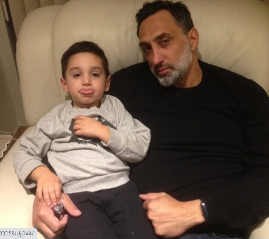 Hasta ahora no se sabe quién es la madre o madres de los tres niños ni tampoco la actual relación que pudiera tener el empresario con ella o ellas.
<br>