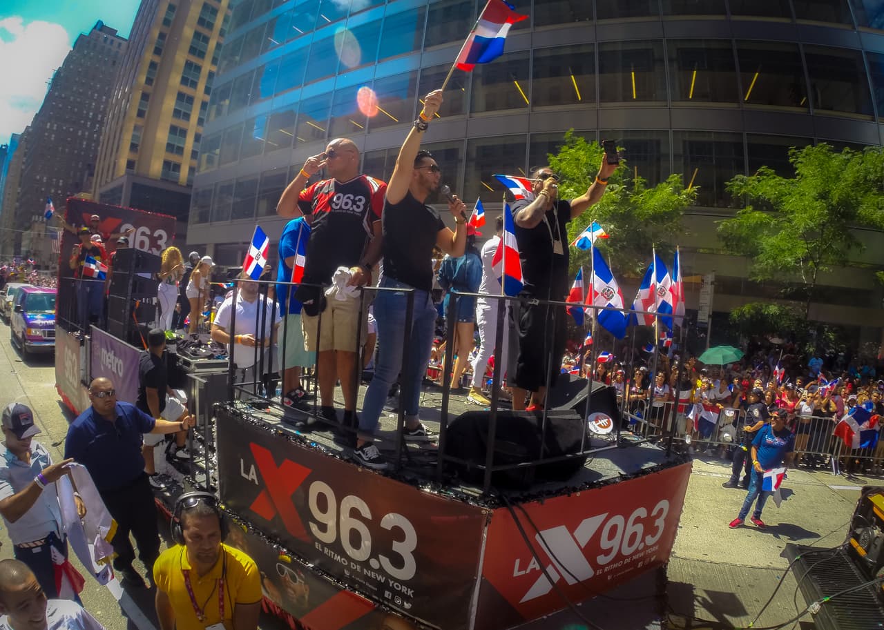 Los trabajadores de
<a href="https://www.univision.com/radio/nueva-york-wxny-fm" target="_blank">X 96.3 FM</a> también formaron parte del Desfile Dominicano.
