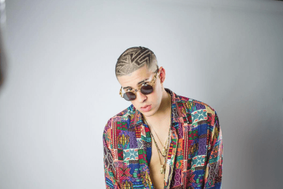 El cantante afirmó en una entrevista para TV y Novelas en Colombia que el recorte de cabello que usa regularmente toma más de una hora y media en que se lo hagan y regularmente se lo hace en Miami.
<br>