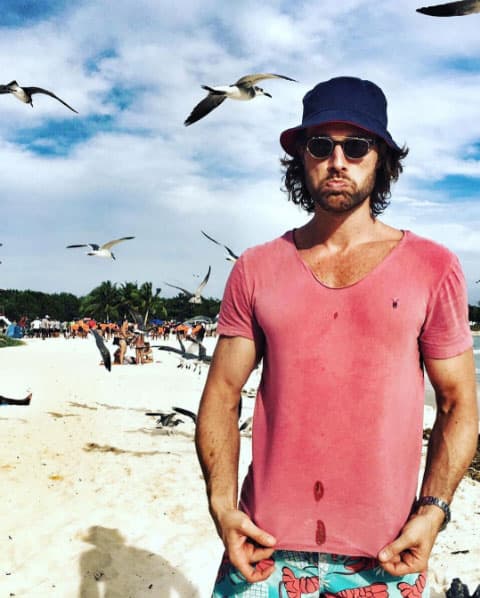 Aunque de vez en cuando le sucede un 'accidente' con las aves.