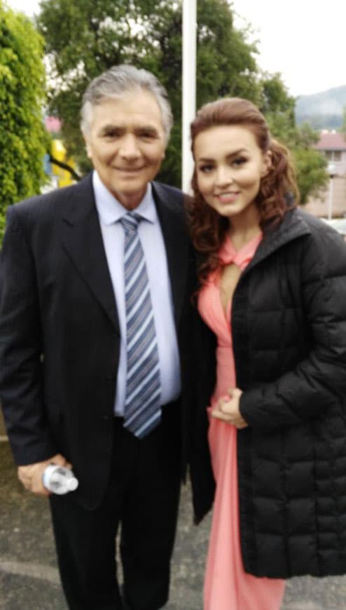 <b>Alfonso Iturrialde</b> es el nombre del actor, a quien seguimos viendo en telenovelas. Su proyecto más reciente en la televisión fue 'Tres veces Ana', en esta historia trabajó muy de cerca con
<b>Angelique Boyer.</b>