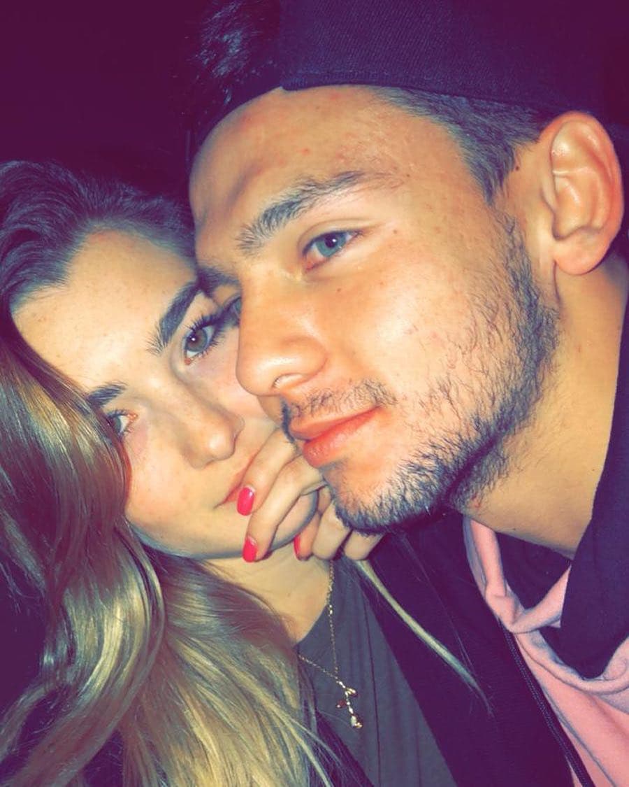 Al mismo tiempo, Patrick Ogama publicó en su cuenta de Instagram esta imagen que ya daba indicios de una relación entre él y Melanie Carmona. Al pie de la imagen se puede leer la frase: "Amorpillo".