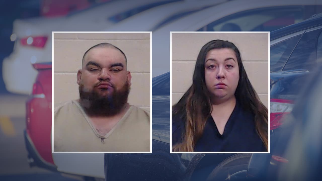 Una pareja es arrestada por dejar a sus niños dentro del auto mientras ellos comían en restaurante