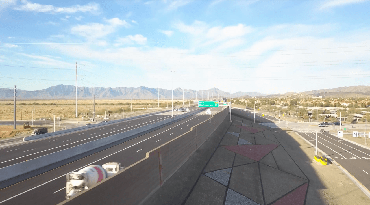 En el evento de inauguración de este miércoles, estuvieron presentes diversas personalidades, incluyendo al gobernador Doug Ducey.
<br>