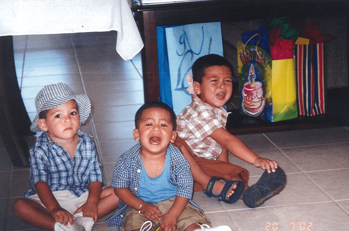 En su casa le dicen Yoyo, le encanta el soccer y la música de Frank Sinatra.