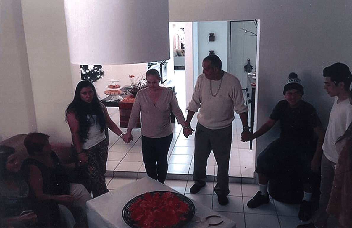 En su casa le dicen Yoyo, le encanta el soccer y la música de Frank Sinatra.