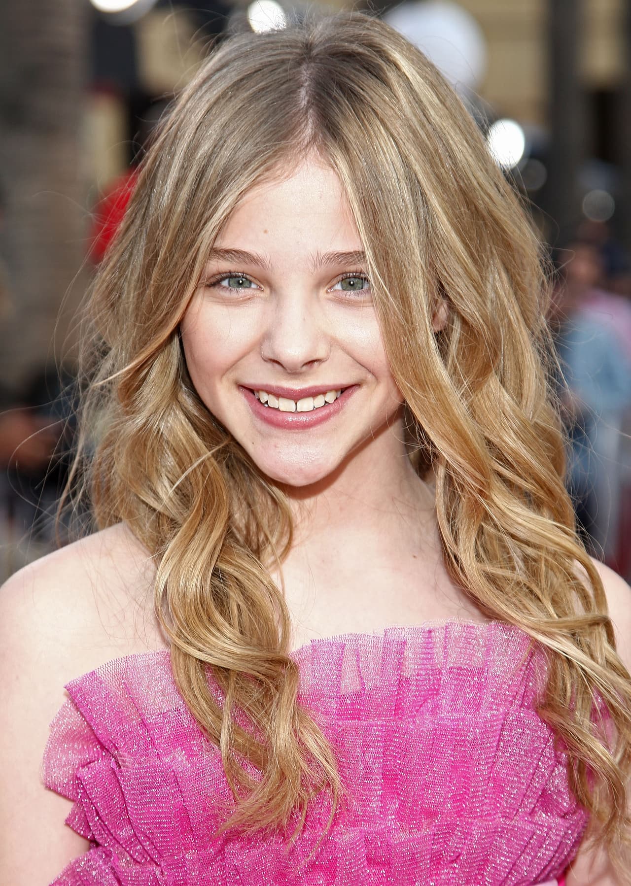 En un 'remake' del film sueco ' Let the Right One In', Chloë Moretz da vida a una vampiresa llamada Abby que se enamora de un niño mortal, surgiendo un montón de problemas.