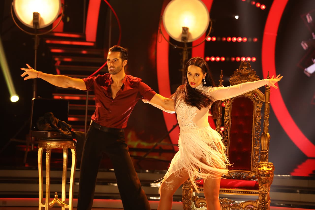 Luego tocó el turno a la cantante Victoria 'La Mala' con una rumba. Los jueces quedaron muy complacidos con su participación.