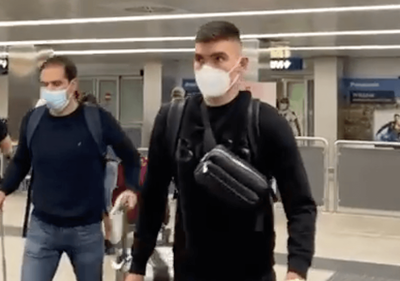 Johan Vásquez llega a Italia para firmar con el Génova