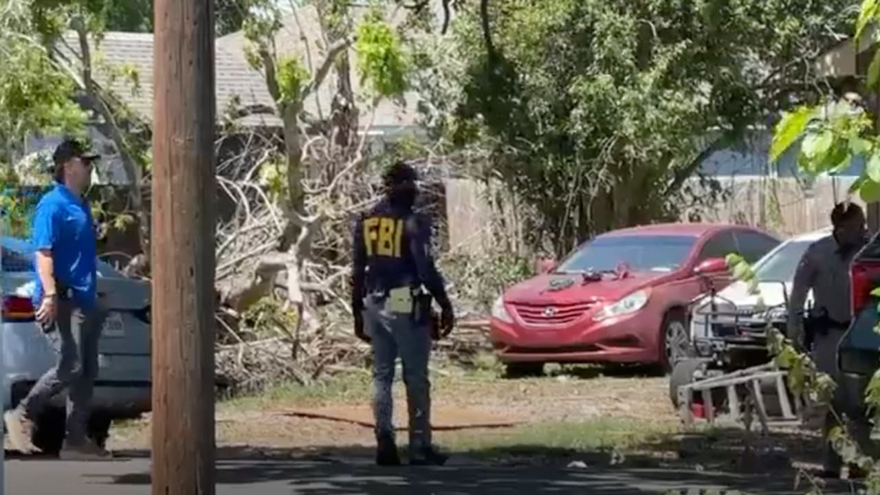 FBI arresta a 10 sospechosos de traficar fentanilo y armas de fuego tras operativo en Houston