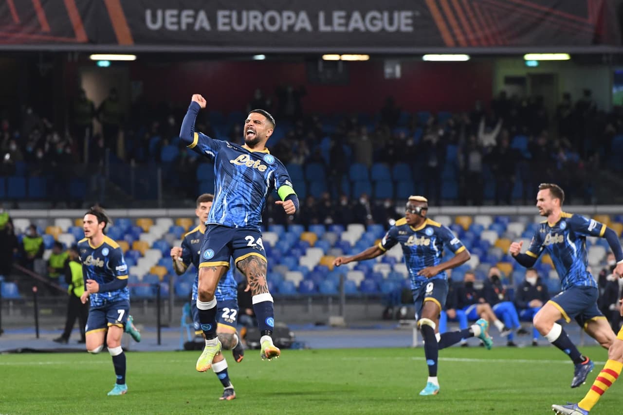 Barcelona se lleva el triunfo del Napoli con marcador globar 3-5 y también el boleto a Octavos de Final en la Europa League. Jordi Alba, Frenkie de Jong, Gerard Piqué y Aubameyang le dieron el triunfo a los cules, mientras que Insigne y Politano anotaron a favor de los locales.