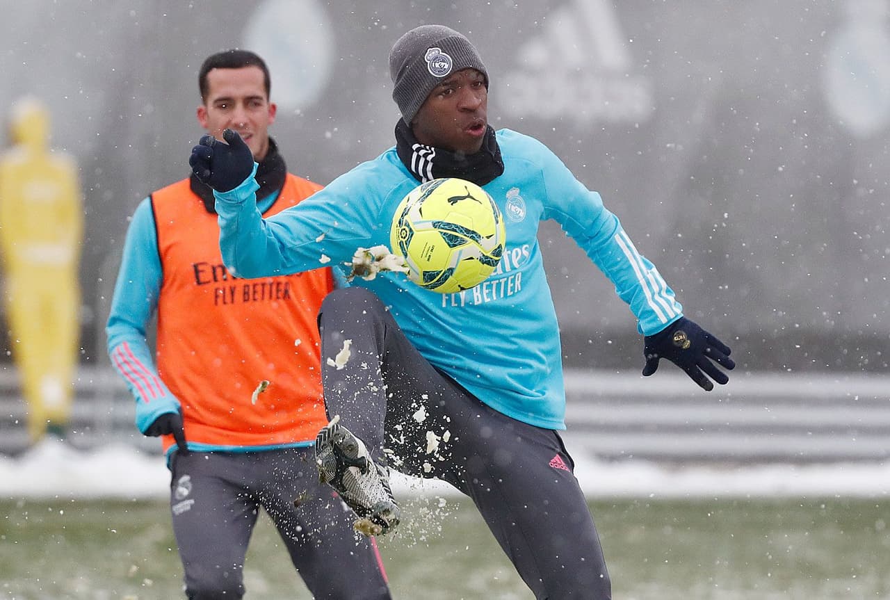 El Real Madrid preparó su próximo duelo contra Osasuna entrenando en la Ciudad Real Madrid bajo una tremenda nevada.
