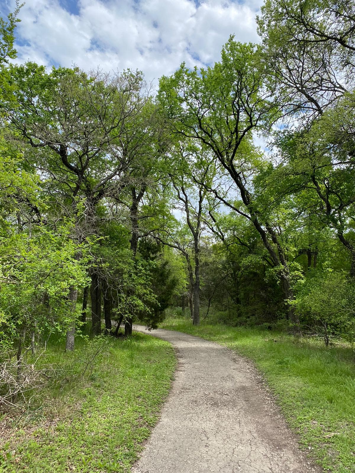 Las personas pueden disfrutar de la pesca, el senderismo y la natación en el área, pero deben reservar antes de visitarlo.