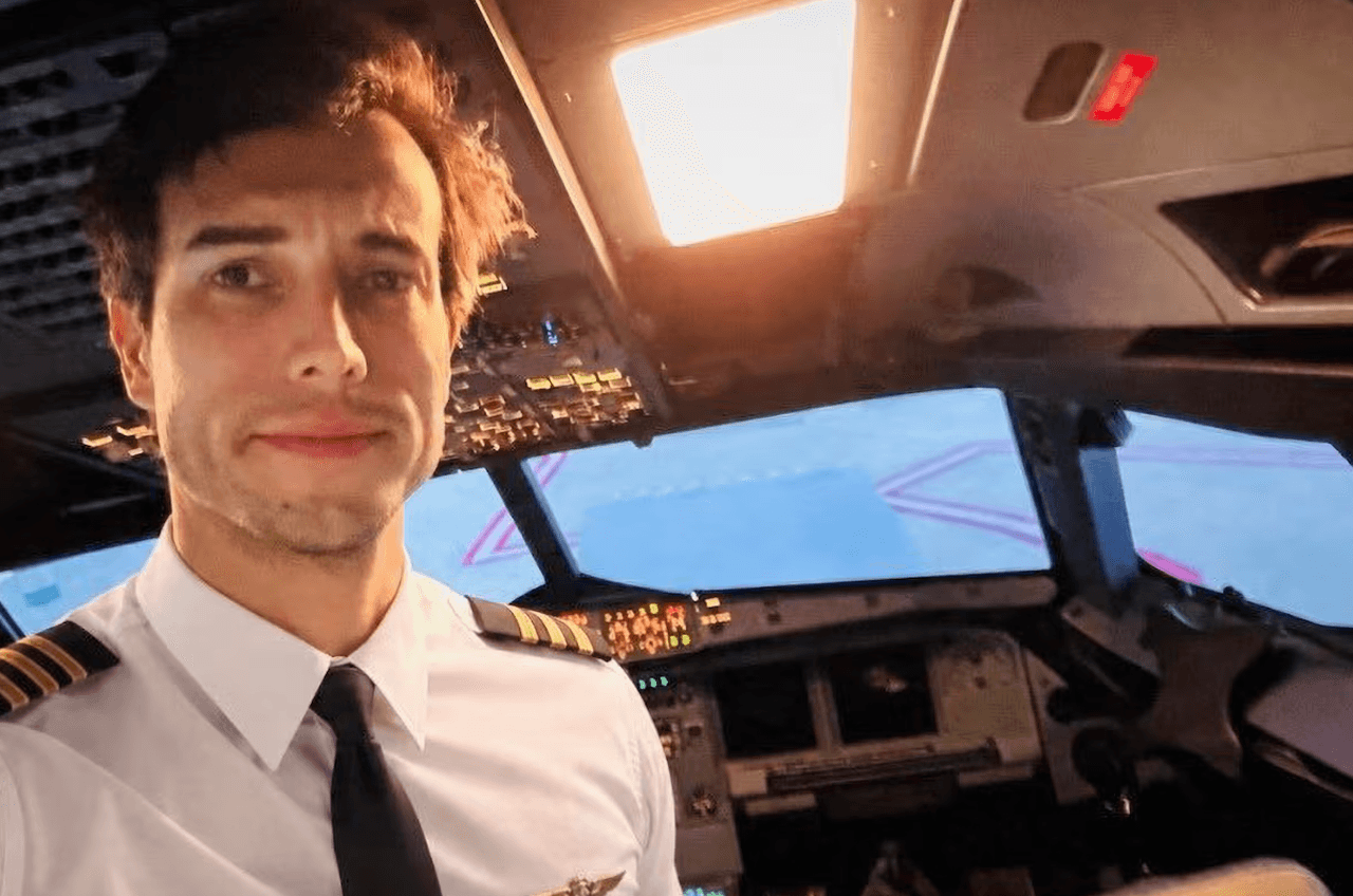 Muere un instructor de vuelo que saltó de un avión al vacío y dejó a una alumna a la que estaba enseñando a pilotar la aeronave para que aterrizara sola