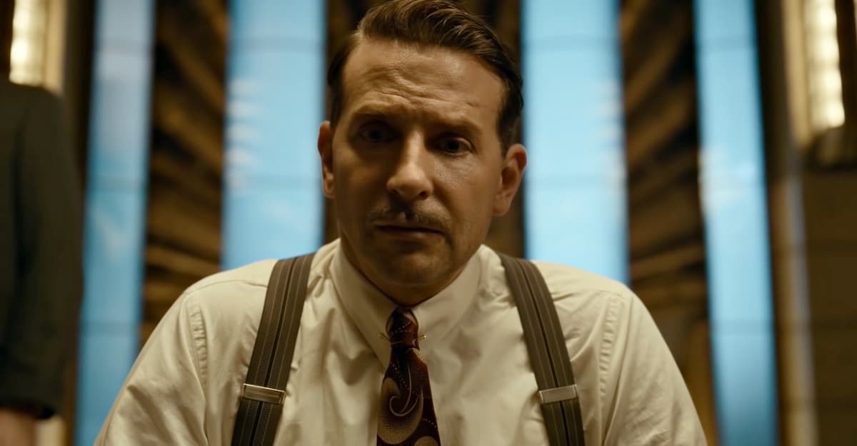 La cinta trata acerca de un estafador llamado Stanton Carlisle, quien se une a una vidente y a su esposo con el objetivo de planear el robo de una gran fortuna El equipo recibe la ayuda de una psiquiatra, quien al parecer tiene sus propios planes ocultos.