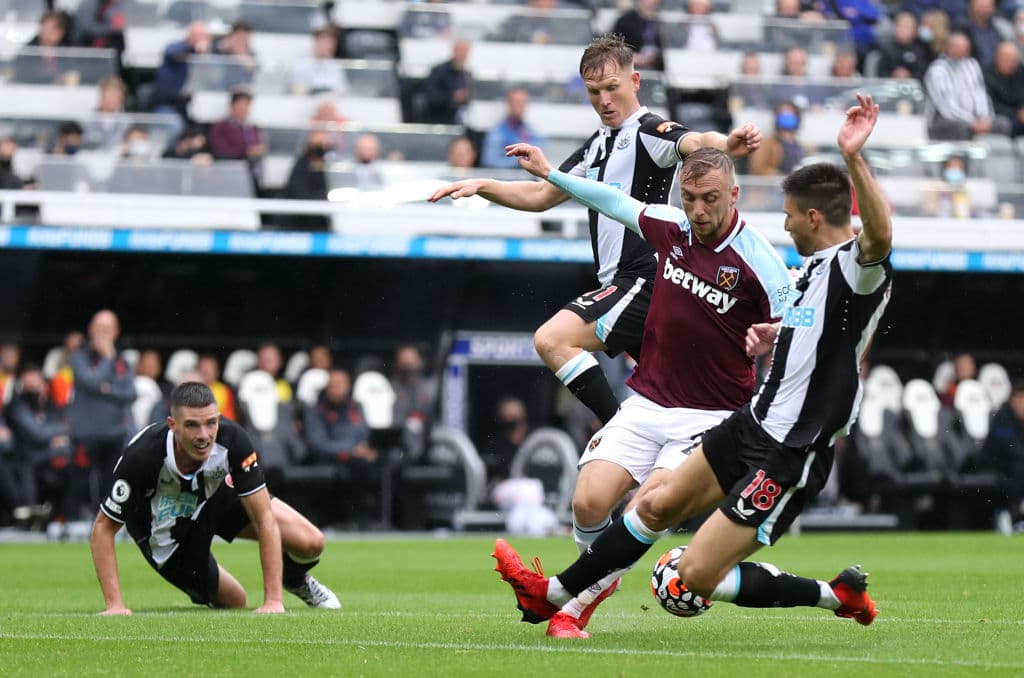 West Ham abre la temporada con un partidazo tras realizar una remontada ante el Newcastle 4-2 durante la primera Jornada en la Premier League. Callum Wilson abrió el marcador al minuto 5', pero Aaron Cresswell empataba al 18'. Jacob Murphy ponía a los locales arriba, pero Tomas Soucek y Michail Antonio le dieron la vuelta y el triunfo a los 'hammers'.