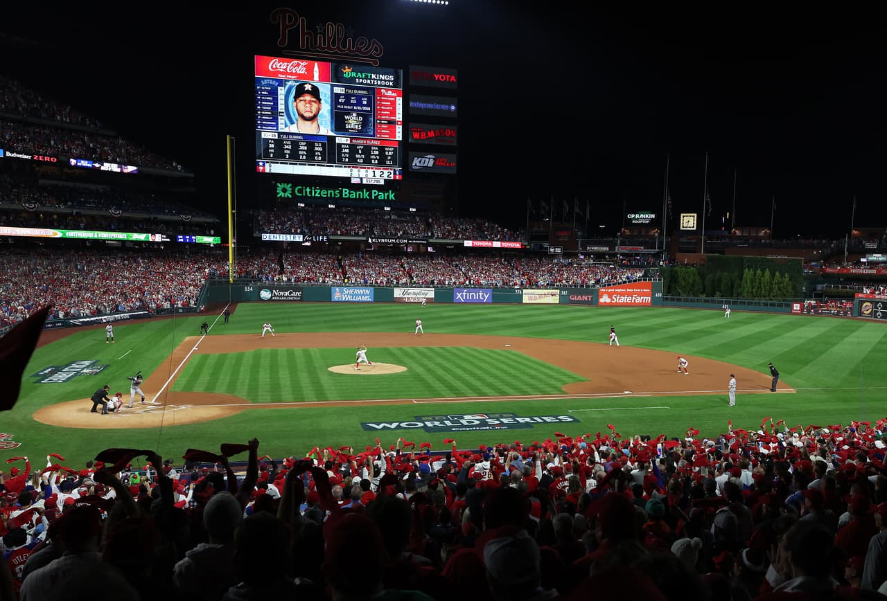Una vista general durante el Juego Tres de la Serie Mundial 2022 en Citizens Bank Park el 1 de noviembre de 2022 en Filadelfia, Pensilvania.