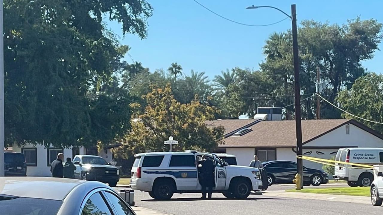 "Una completa tragedia": Encuentran muertos a dos adultos, un niño y dos bebés en una casa en Phoenix