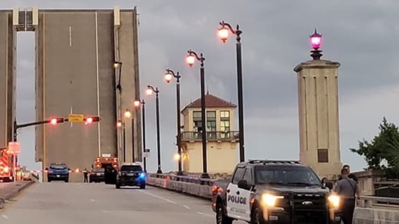 “Ella trató de aguantar y no pudo": identifican a la mujer que cayó de un puente levadizo en Florida