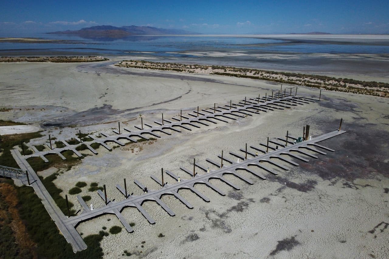 A mediados de este año, el nivel del agua en el lago apenas alcanzaba apenas
<b>una cuarta parte</b>. Nunca en la historia había estado “tan vacío”. Puerto deportivo de Antelope Island el miércoles 31 de agosto de 2022.