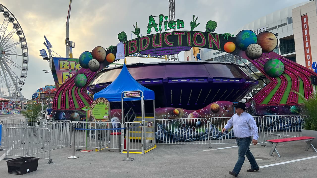 Este es el mismo parque que permanece hasta finalizar el Rodeo Houston.