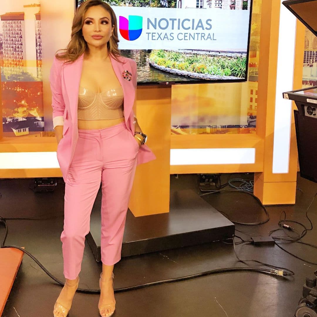 Y en su paso llegó a saludar al público de San Antonio, Texas.