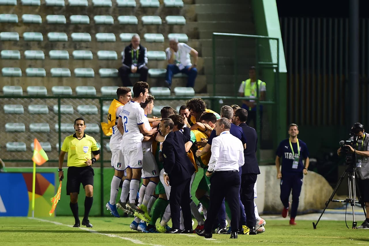 Dos minutos después, Italia marcó el gol de la victoria.