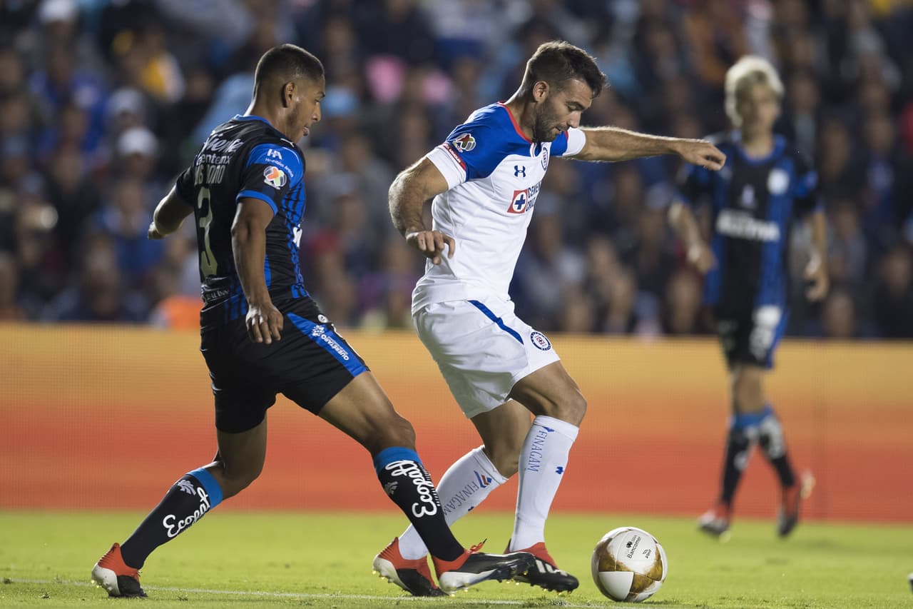 Martín Cauteruccio empezaba a pisar terrenos comprometedores para el Querétaro, la presión iba en aumento para la oncena local.