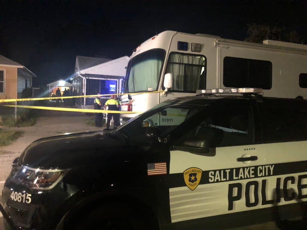 Un dato clave en la investigación de la muerte de
<a href="https://www.univision.com/local/los-angeles-kmex/esto-es-lo-que-se-sabe-de-la-joven-que-se-bajo-de-un-avion-tomo-un-lyft-y-desaparecio"><u>Lueck </u></a>es que vecinos de Ajayi declararon a la policía haber visto al hombre quemar cosas en el patio trasero de su casa entre el 17 y 18 de junio. Fecha que coincidió con la desaparición de la joven.