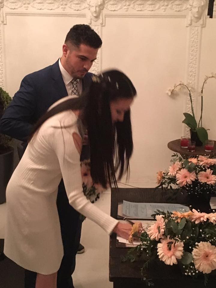 Ambos firmaron el acta de matrimonio por separación de bienes.