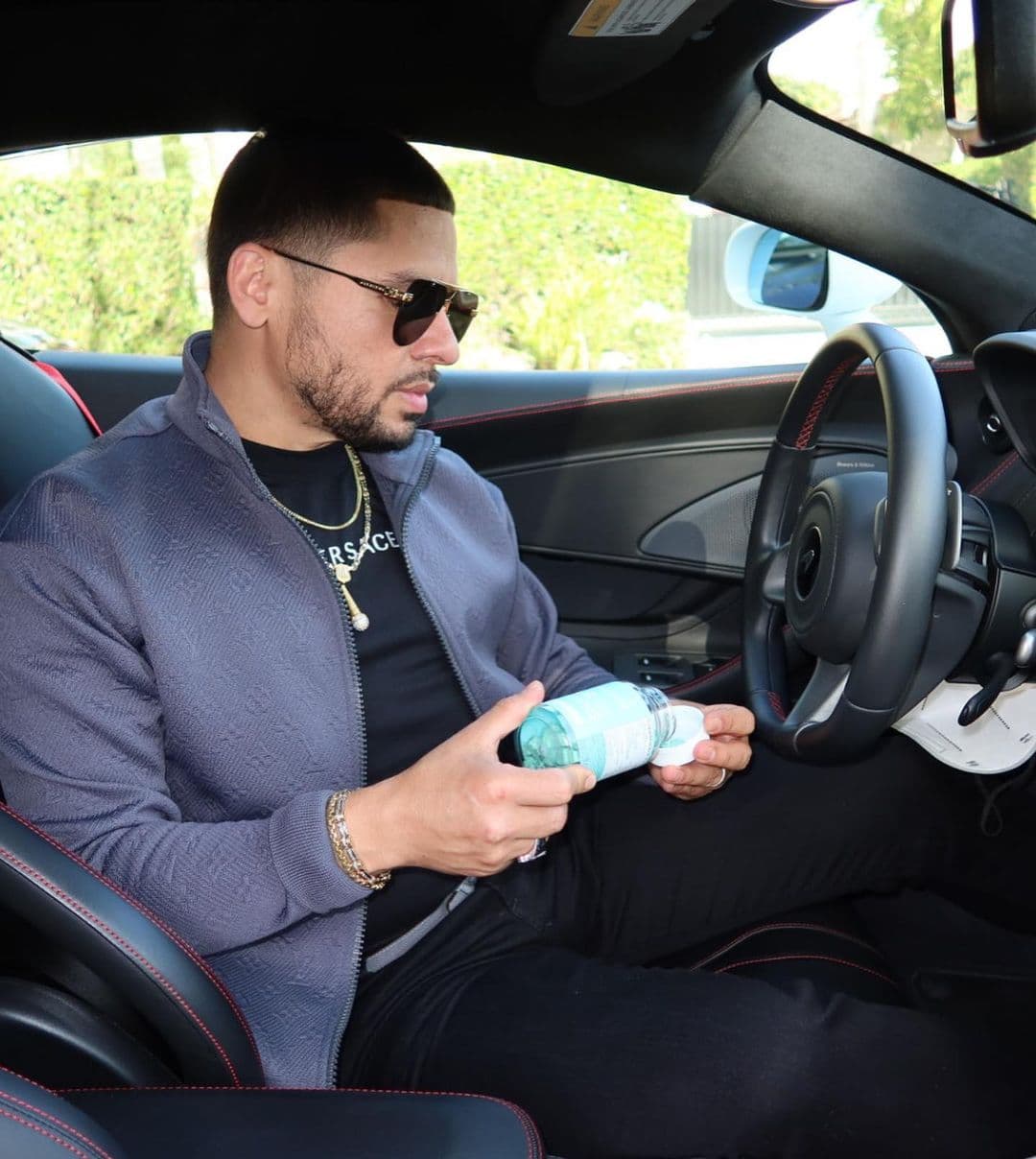 A partir de ahí, Hernández tuvo que tomar unas enormes pastillas de testosterona, para así mismo aumentar su potencia sexual.