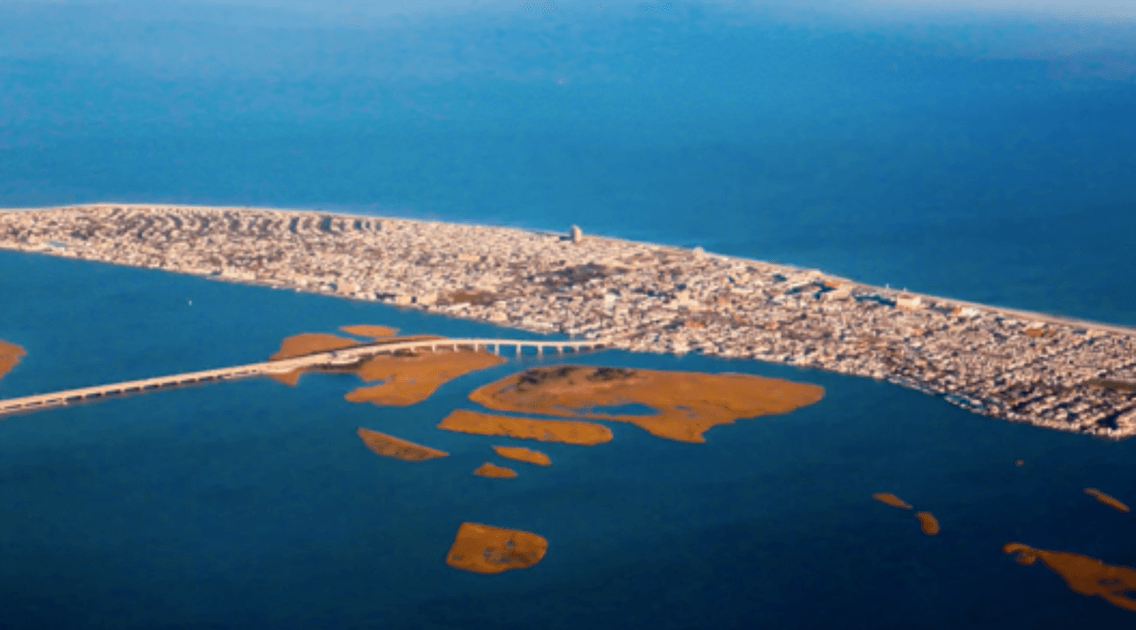 <h3 class="cms-H3-H3">12. Silver Ridge, Nueva Jersey</h3>
<br>
<br>📖
<b>Media de edad: </b>74.1 años.
<br>
<br>📖
<b> Población que asiste a la universidad: </b>0.0%
<br>
<br>📖
<b>Población menor de 18 años:</b> 0.0%
<br>
<br>📖
<b>Población mayor de 65 años: </b>70.8%
<br>
<br>📖
<b>Población: </b>1,101 habitantes.
<br>