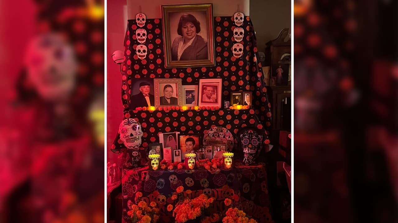 "Altar para los difuntos de mi querida familia y amigos. Es parte de mi cultura y de las tradiciones de mi familia", relata Norma Pérez junto con las imágenes de su altar.