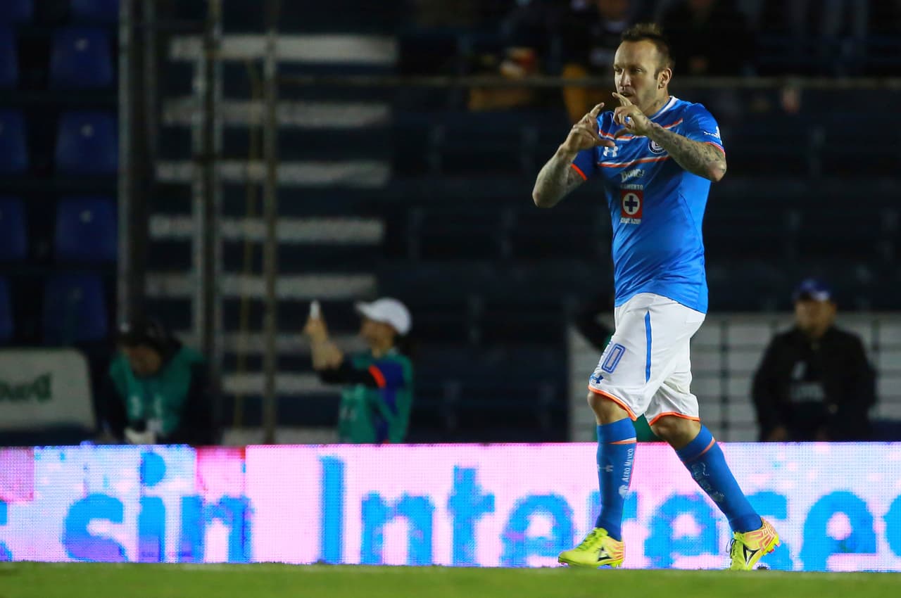 Vuoso estuvo en Cruz Azul entre 2015 y 2010 jugando 29 partidos y marcando 10 tantos.