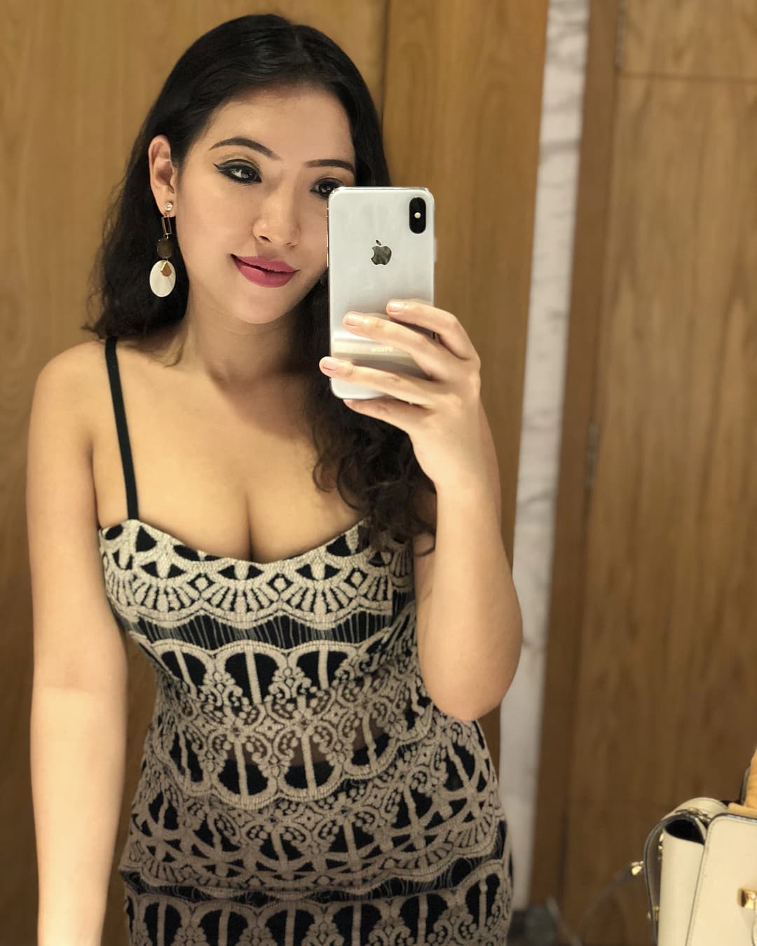 La medida ha generado reacciones divididas en su país. Algunos creen que ella tiene razón, mientras otros dicen que está retando a otras mujeres a hacerlo.