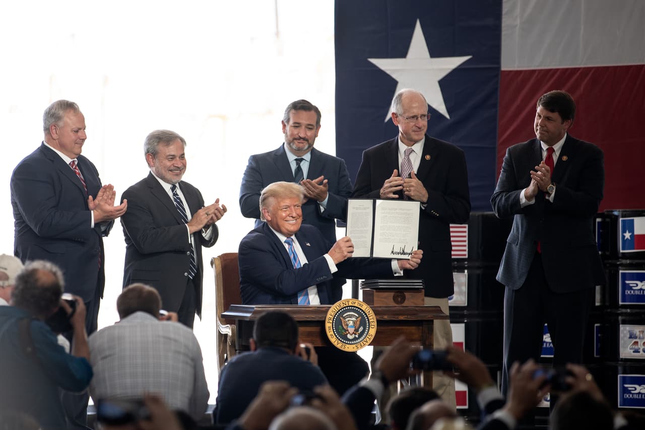 Estos son los acuerdos que Trump firmó para ayudar a la industria petrolera de Texas