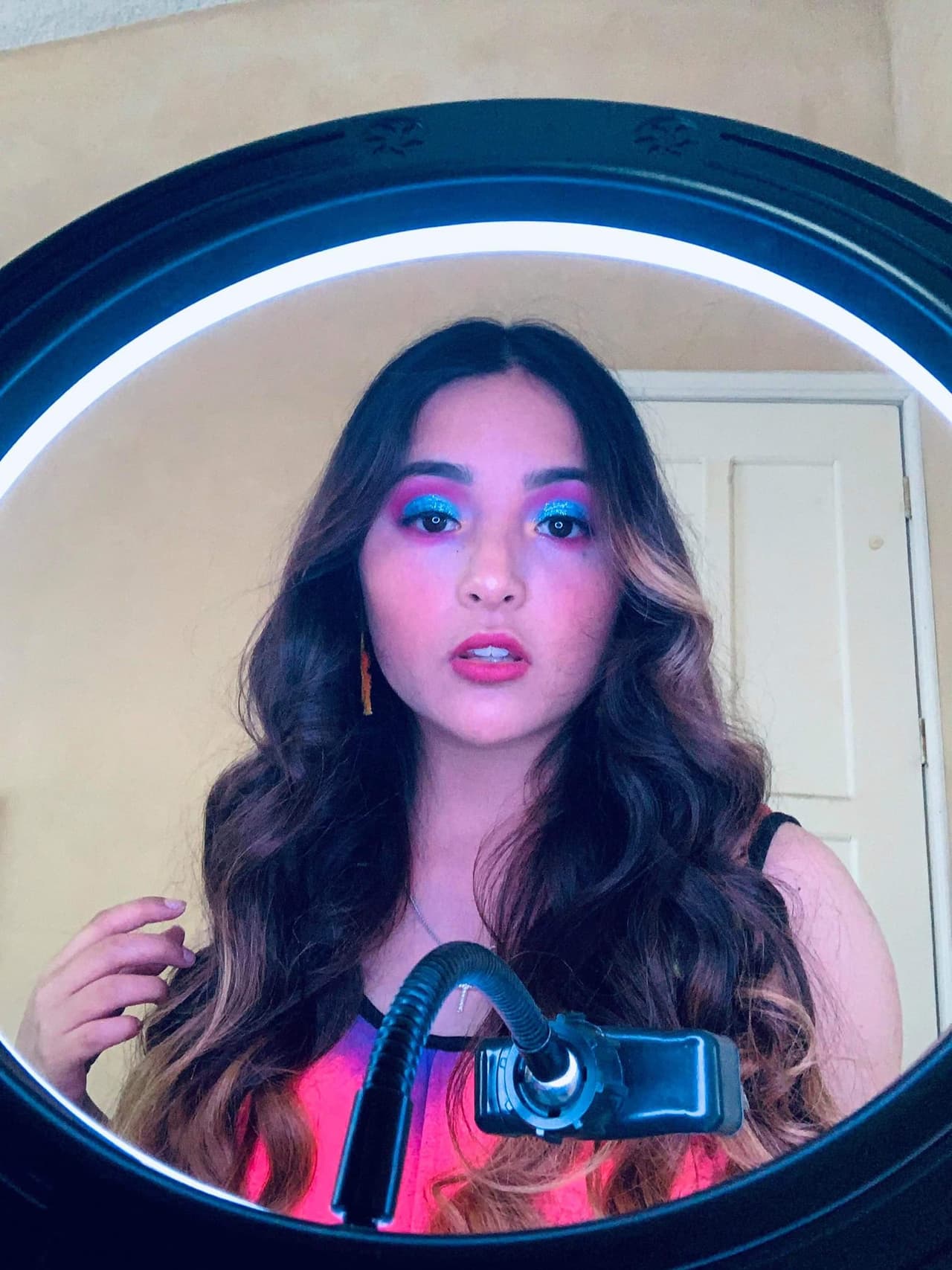 Le gusta probar diferentes estilos de maquillaje, aunque también confiesa que no lo usa todos los días.