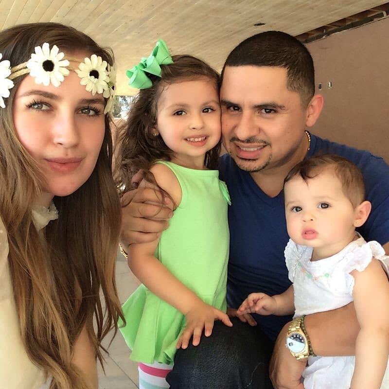 Dalary y Daleyza son las hijas más pequeñas del cantante, a quienes procreó junto a su prometida Kenia Ontiveros.