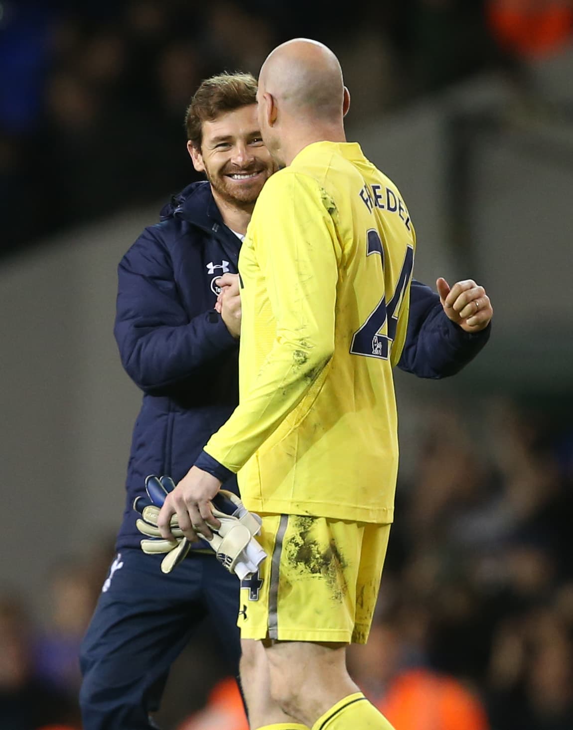 Su nivel fue tan alto que incluso se retiró en el Tottenham con 44 años.
