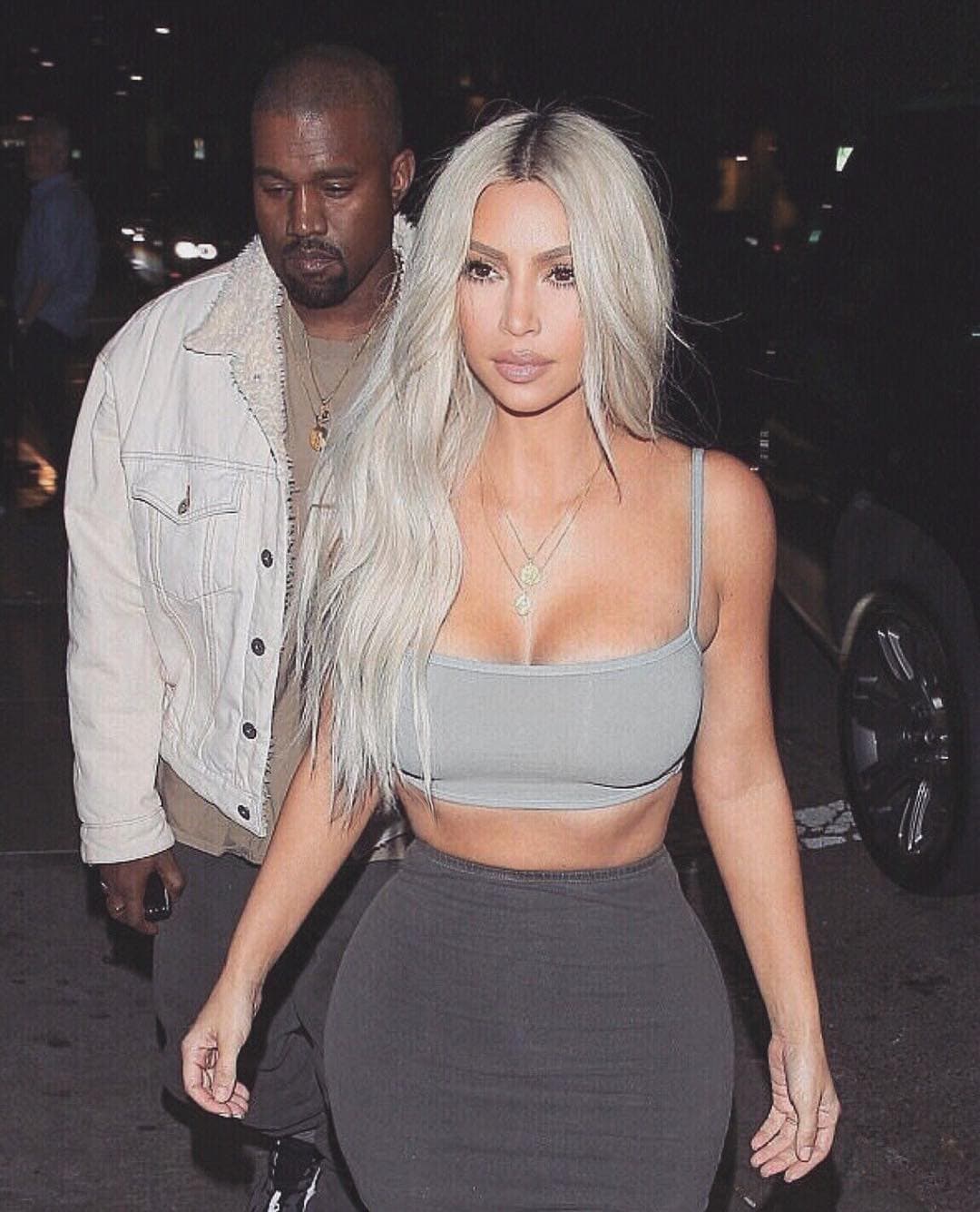 Fue Kim Kardashian quien rompió el silencio tras el escándalo en una entrevista con
<b><a href="https://www.ellentube.com/">Ellen DeGeneres</a>.</b> “Ni siquiera sé cómo describirlo, más allá de que
<b>está bien jod**o (f***ed up)</b>”, reaccionó.