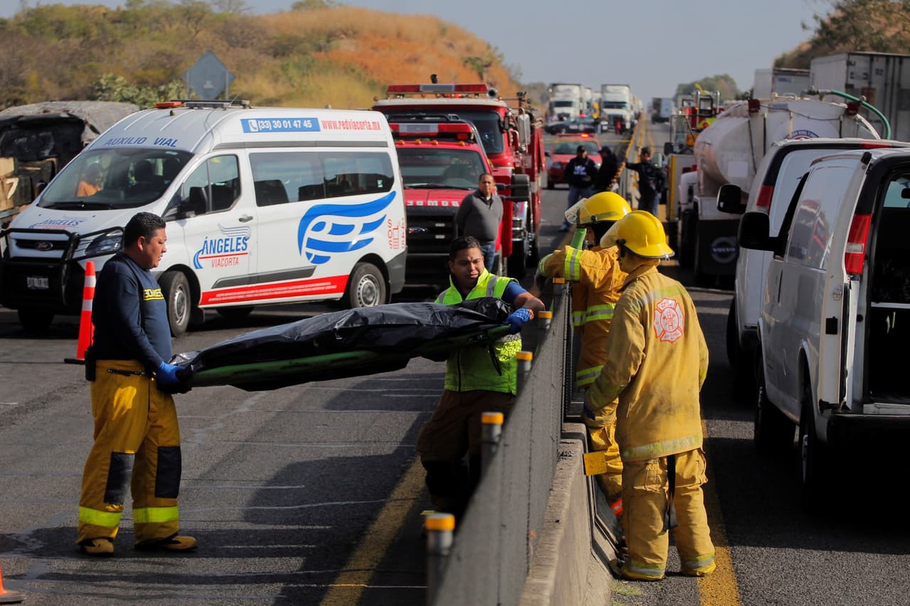 Durante el operativo de rescate la carretera fue cerrada.
<br>