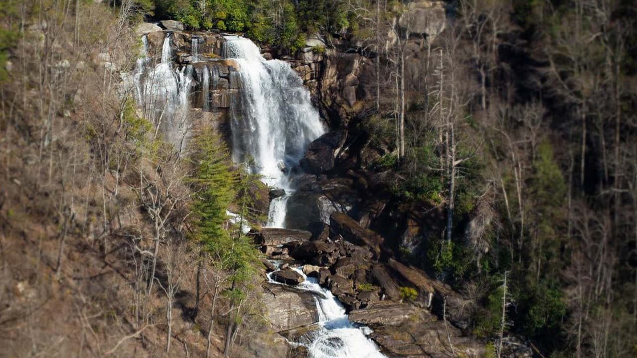 Muere niña de 3 años que cayó por una cascada de Carolina del Norte