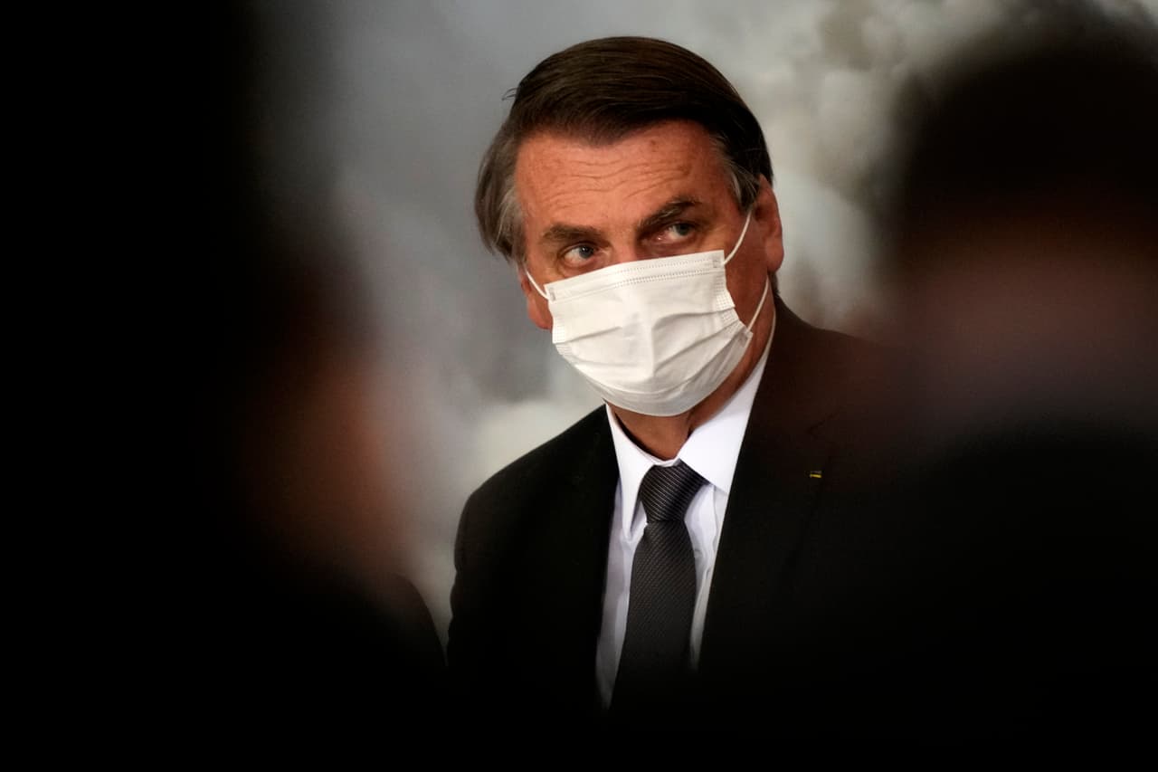 Hospitalizan a Bolsonaro por "hipo persistente", médicos evalúan una cirugía intestinal