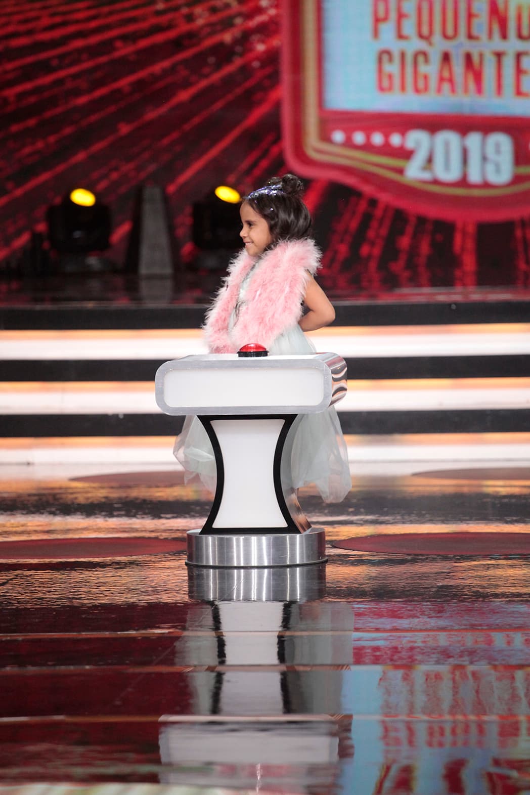 Beba fue la primera en apretar el botón y debió enlistar tres tipos de leche: "Leche orgánica, leche con grumos y leche de las tetes de la vaca". Esta respuesta hizo reír a Galilea Montijo.